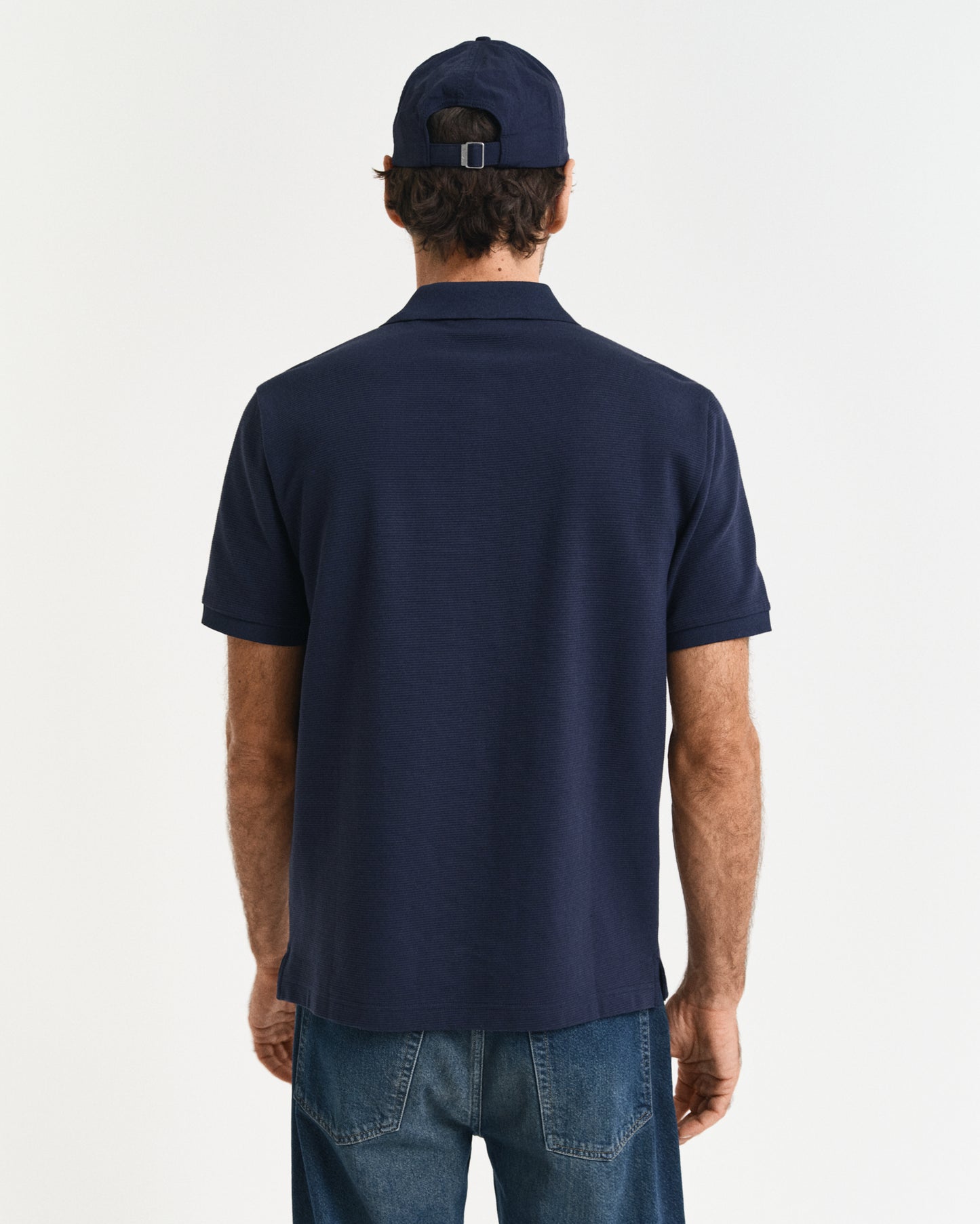 EVENING BLUE, TEXTURED POLO, BACK-VIEW BY GANT AU.