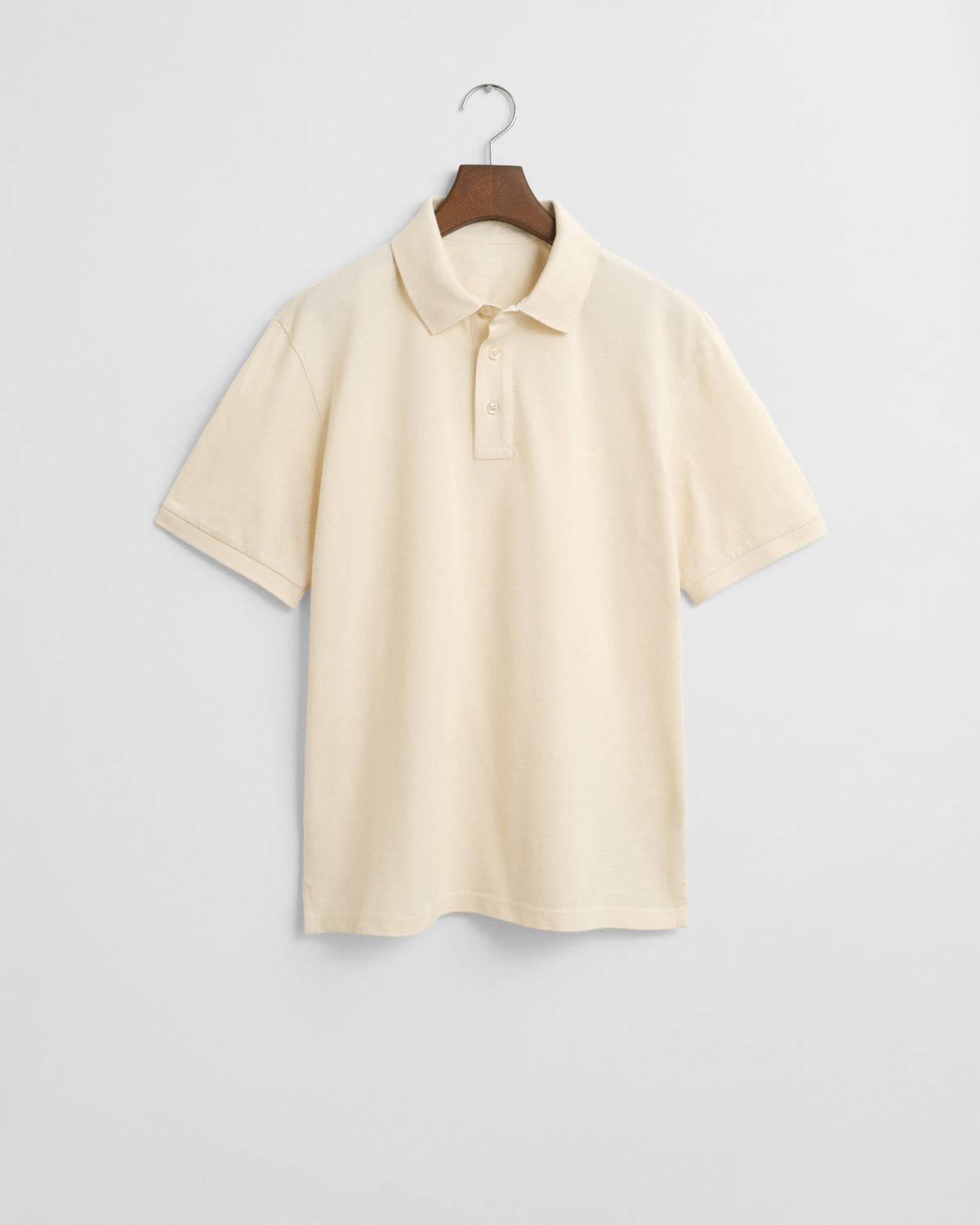 IVORY WHITE, SUNFADED SS POLO, FLAT-LAY BY GANT AU.