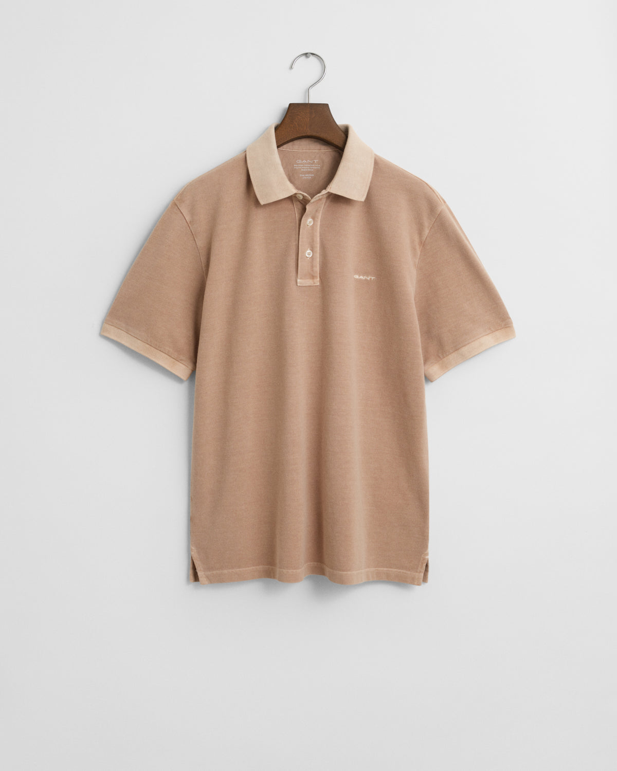 DRY SAND, SUNFADED SS POLO, FLAT-LAY BY GANT AU.