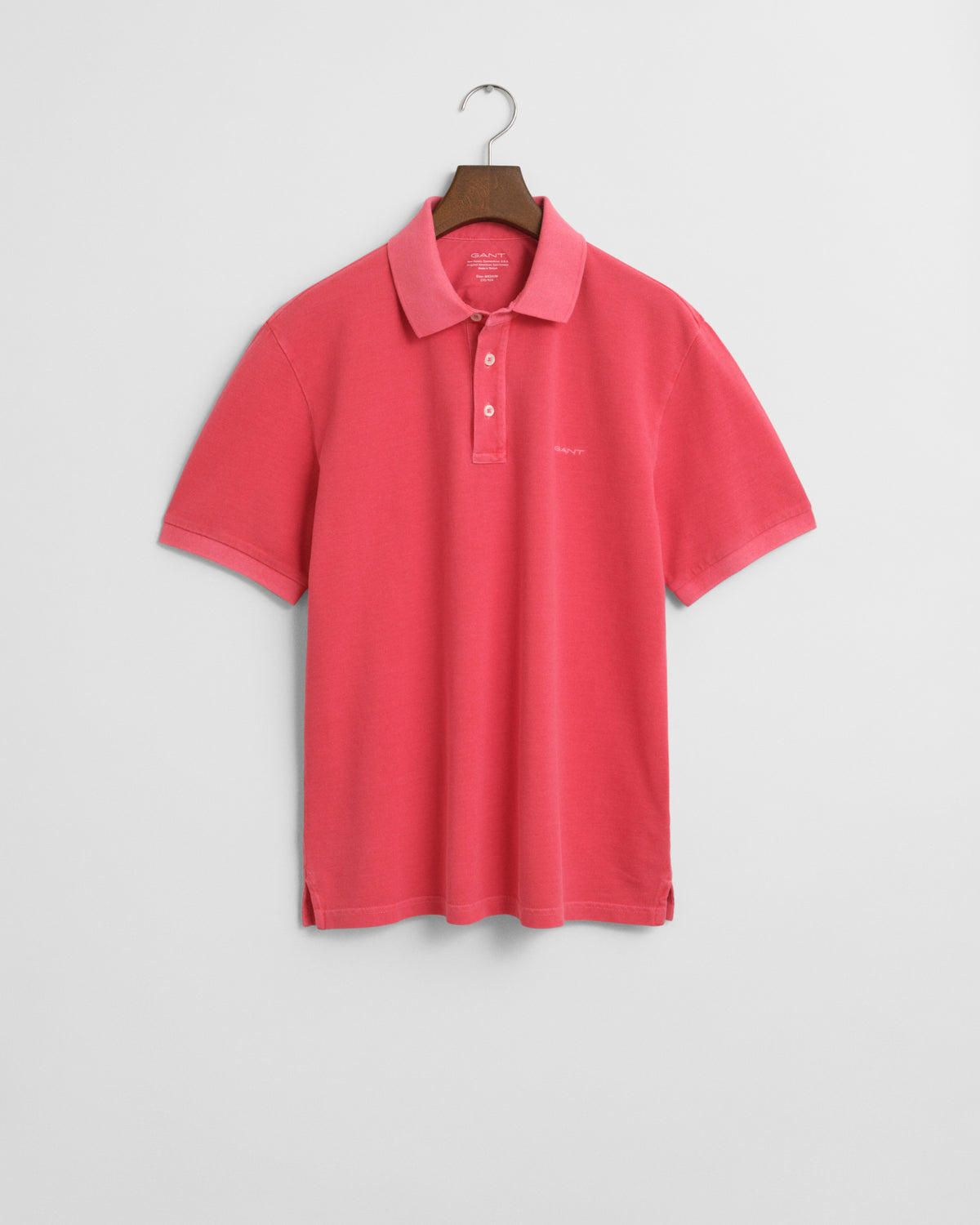 WATERMELON RED, SUNFADED SS POLO, FLAT-LAY BY GANT AU.