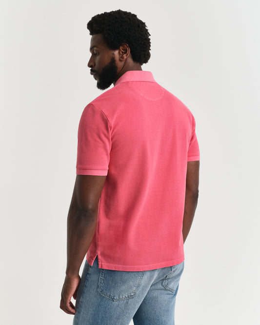 WATERMELON RED, SUNFADED SS POLO, BACK-VIEW BY GANT AU.