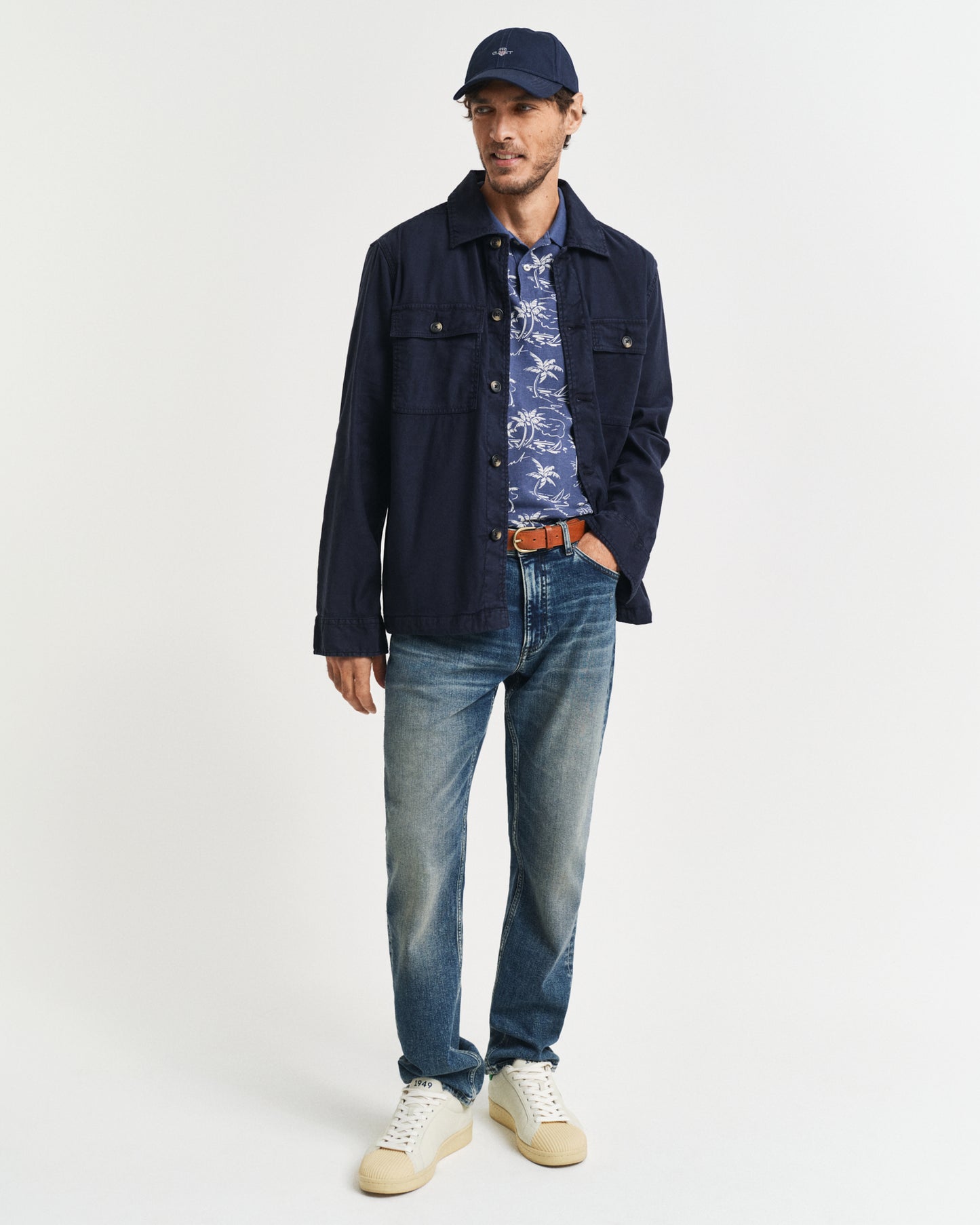 DUSTY NAVY, PRINTED SS POLO BY GANT AU.