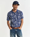 DUSTY NAVY, PRINTED SS POLO, FRONT-VIEW BY GANT AU.