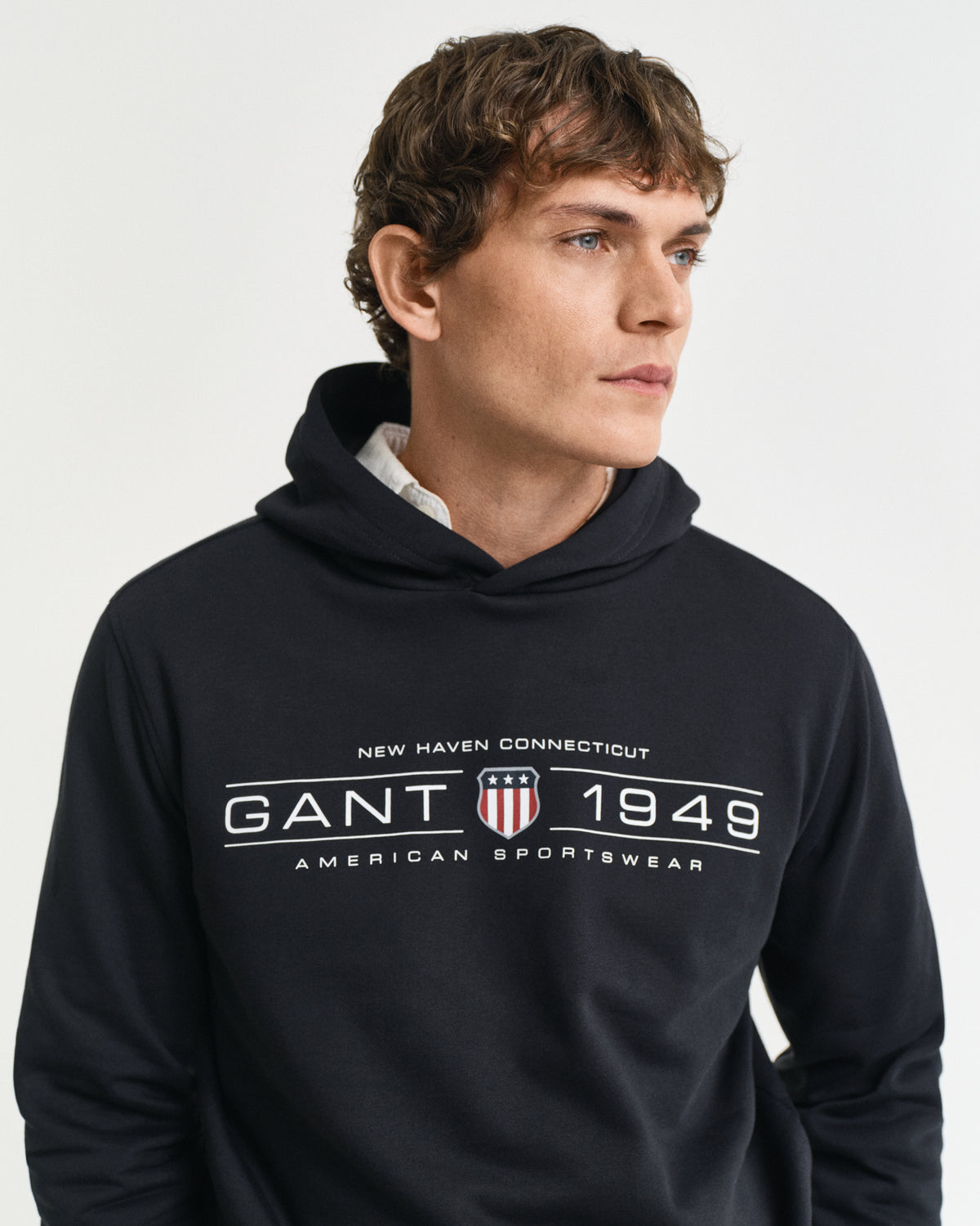 BLACK, GRAPHIC HOODIE, CLOSE-UP BY GANT AU.