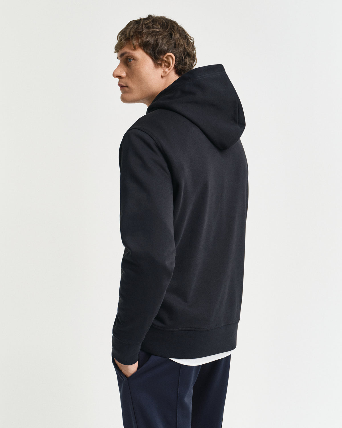 BLACK, GRAPHIC HOODIE, BACK-VIEW BY GANT AU.