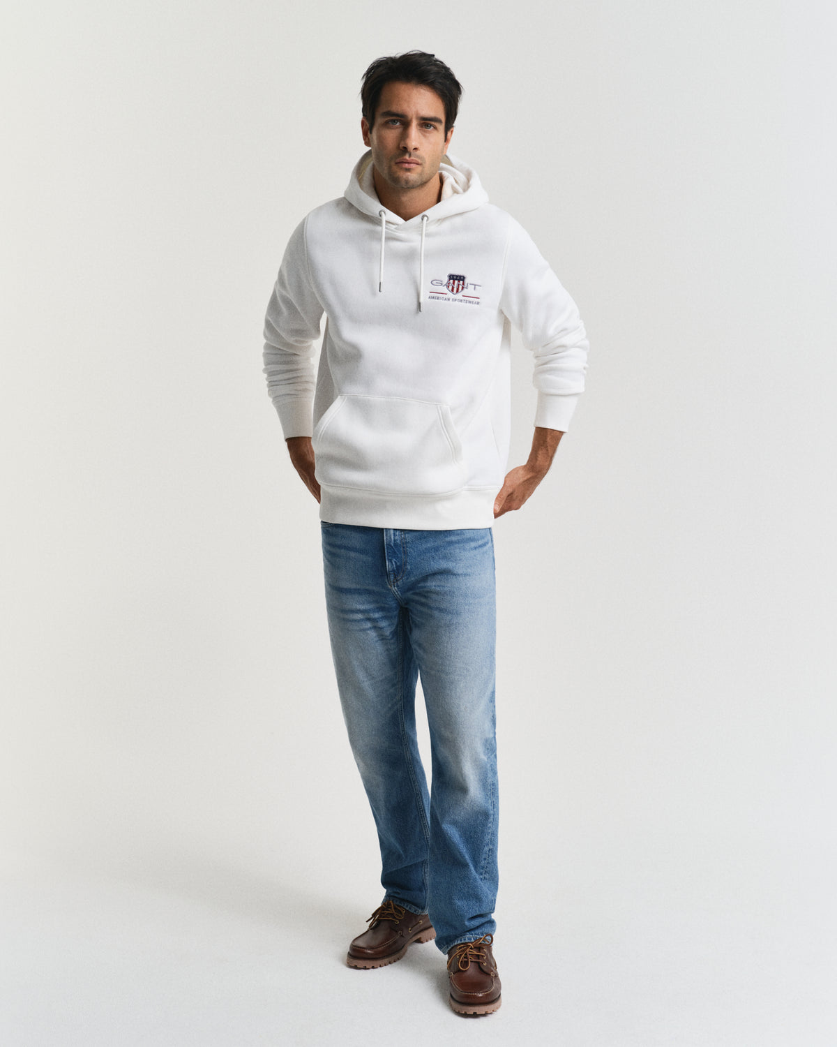 EGGSHELL, REG MEDIUM ARCHIVE SHIELD HOODIE BY GANT AU.