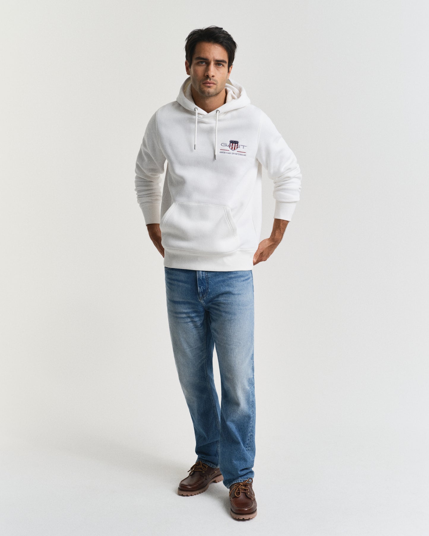 EGGSHELL, REG MEDIUM ARCHIVE SHIELD HOODIE BY GANT AU.
