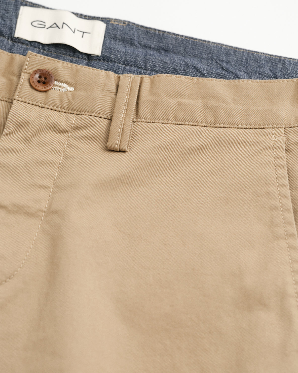 DARK KHAKI, SLIM TWILL SHORTS, FLAT-LAY BY GANT AU.