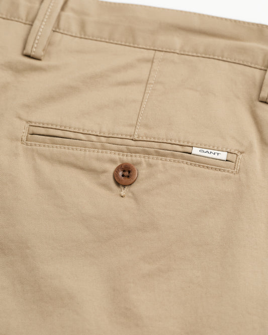 DARK KHAKI, SLIM TWILL SHORTS, CLOSE-UP BY GANT AU.