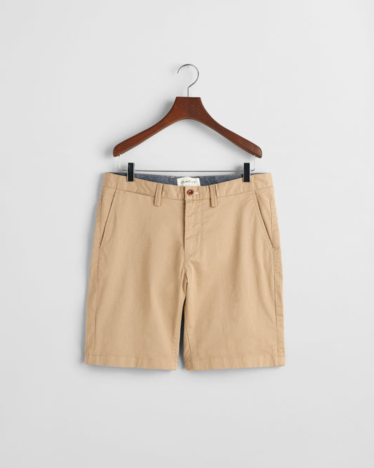 DARK KHAKI, SLIM TWILL SHORTS BY GANT AU.