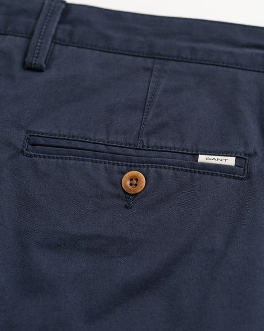 MARINE, SLIM TWILL SHORTS, CLOSE-UP BY GANT AU.