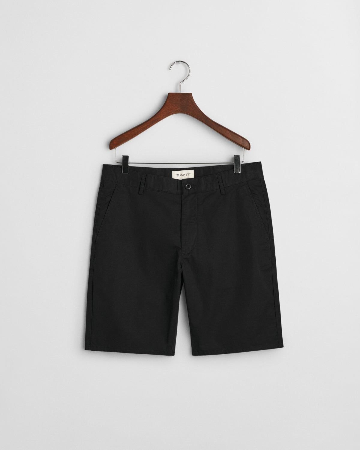BLACK, RELAXED SHORTS, FRONT-VIEW BY GANT AU.
