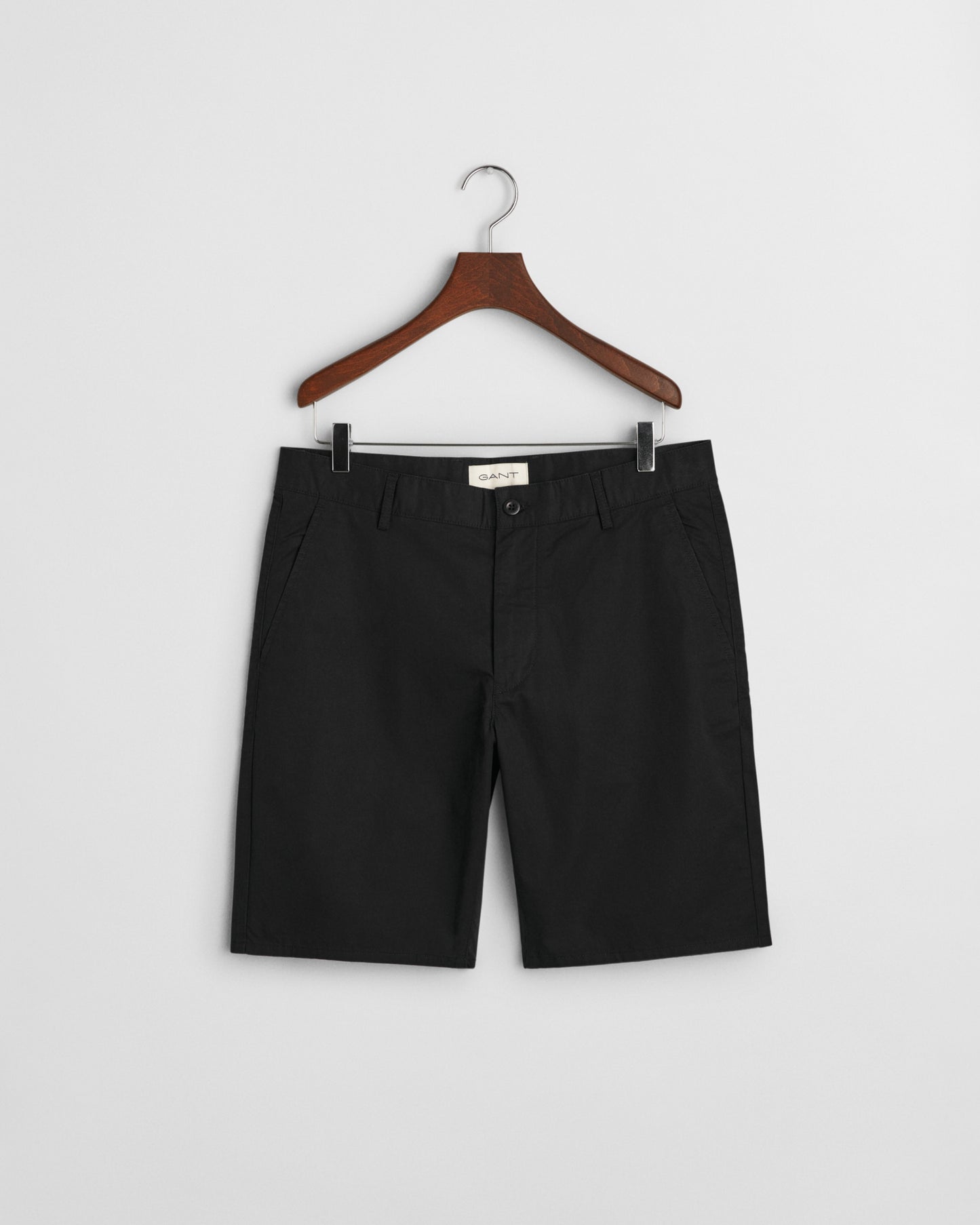 BLACK, RELAXED SHORTS, FRONT-VIEW BY GANT AU.