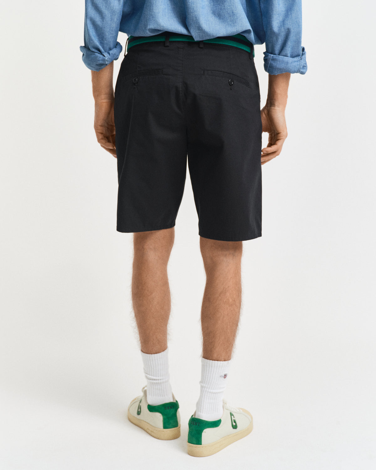 BLACK, RELAXED SHORTS, BACK-VIEW BY GANT AU.