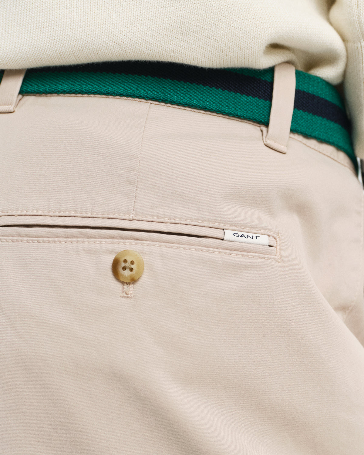 DRY SAND, REG SUNFADED CHINO SHORTS, CLOSE-UP BY GANT AU.