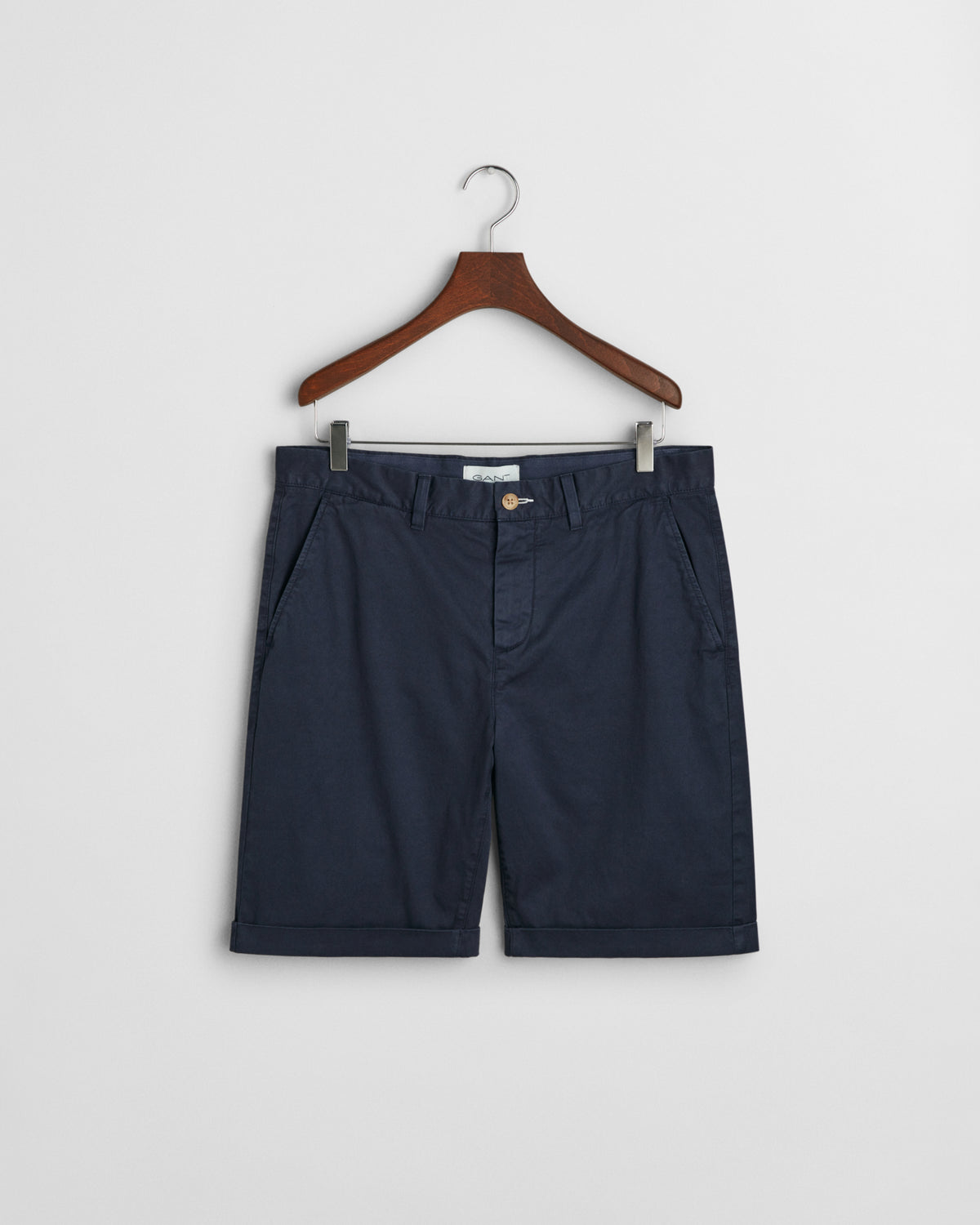 EVENING BLUE, REG SUNFADED CHINO SHORTS, FLAT-LAY BY GANT AU.