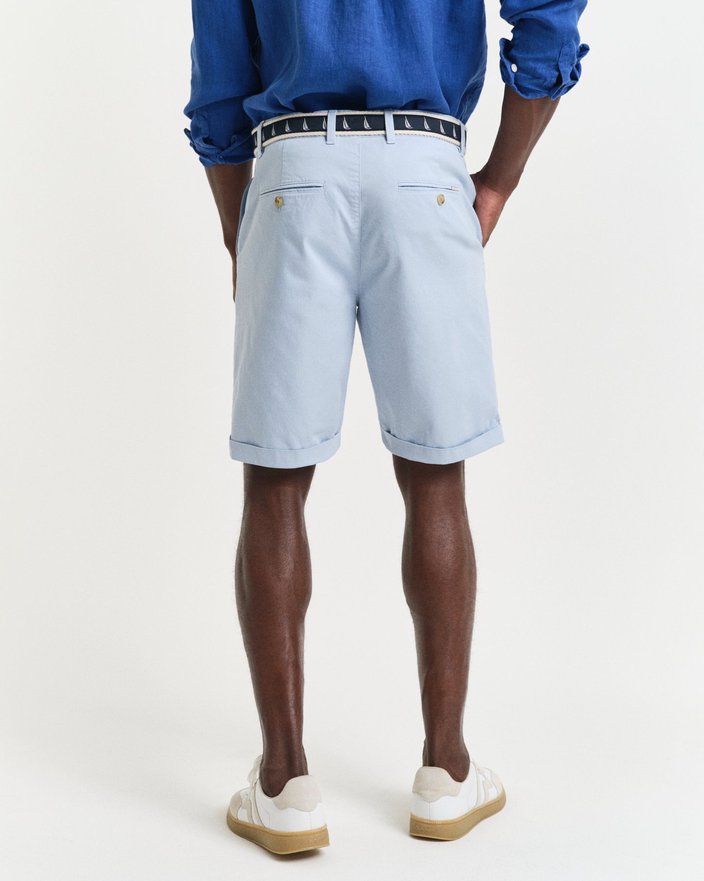 FRESH BLUE, REG SUNFADED CHINO SHORTS, BACK-VIEW BY GANT AU.