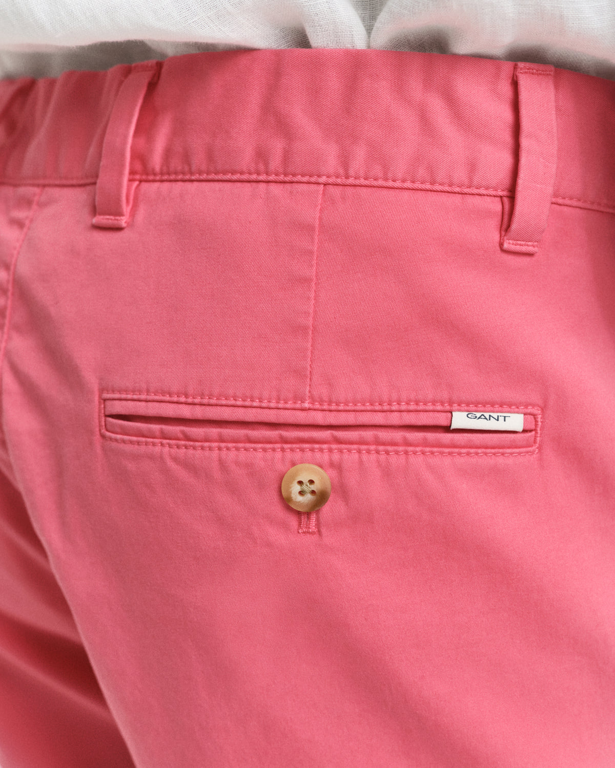 WATERMELON RED, REG SUNFADED CHINO SHORTS, CLOSE-UP BY GANT AU.