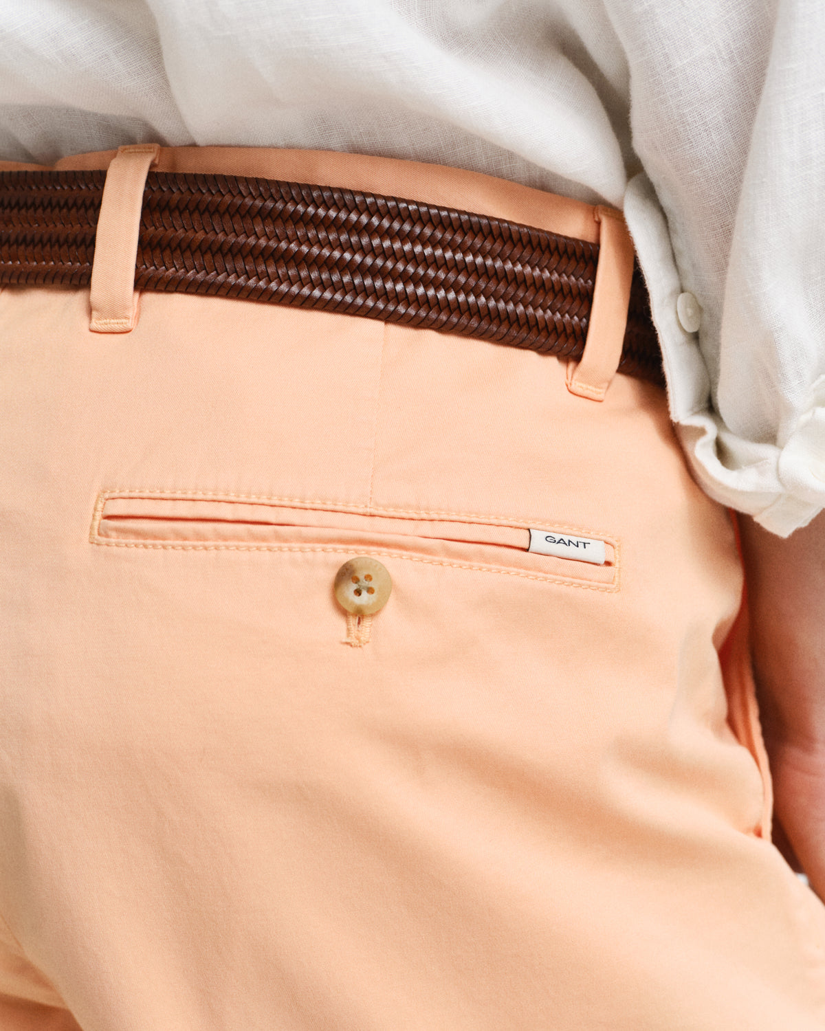 PEACHY ORANGE, REG SUNFADED CHINO SHORTS, CLOSE-UP BY GANT AU.