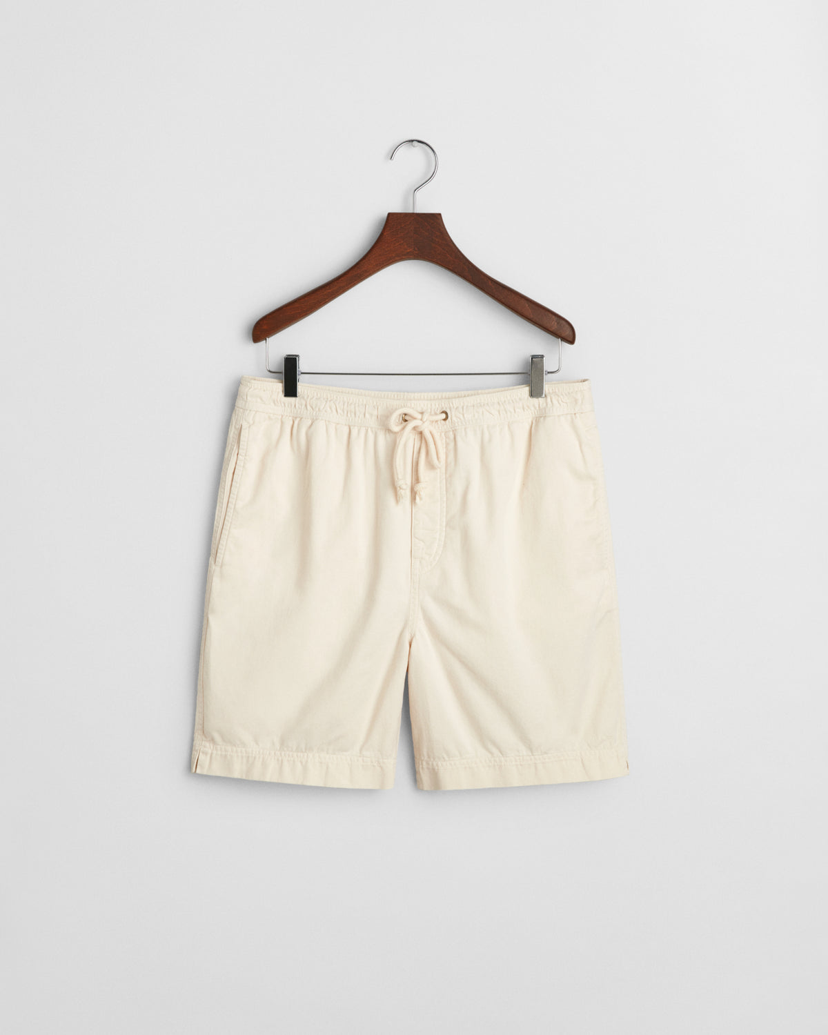 CREAM, REG SUNFADED DS SHORTS, FLAT-LAY BY GANT AU.