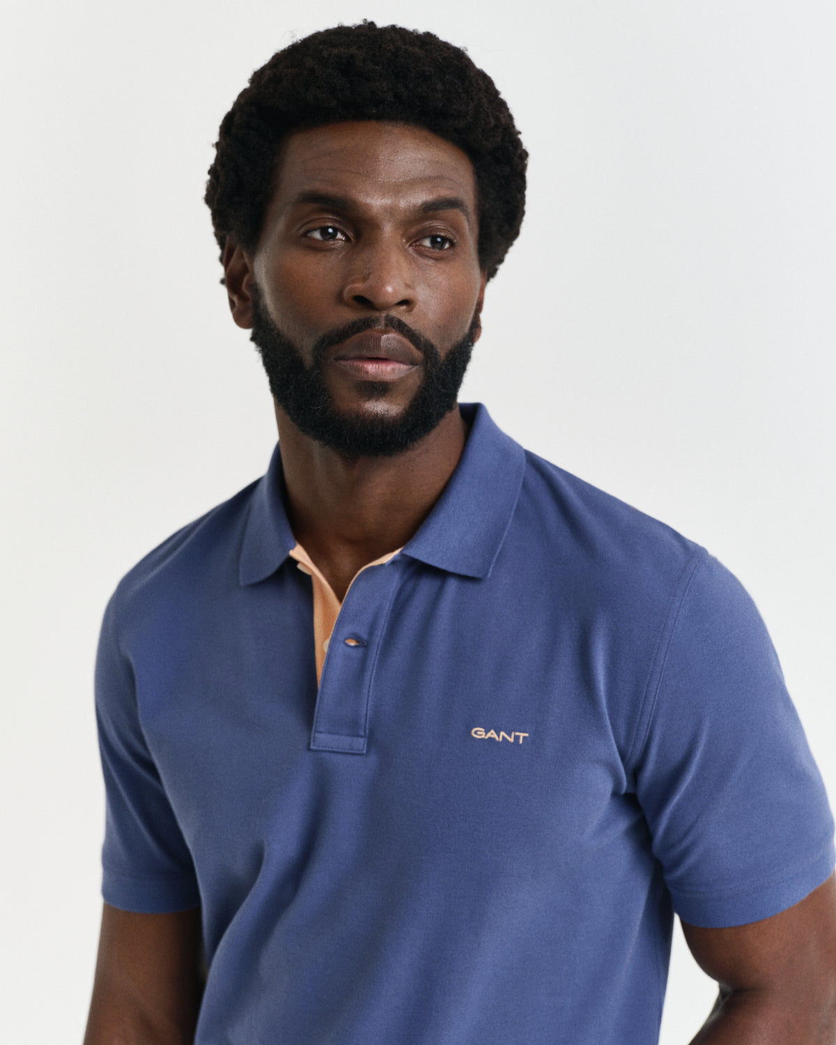 DUSTY NAVY, REG CONTRAST PIQUE SS POLO, CLOSE-UP BY GANT AU.