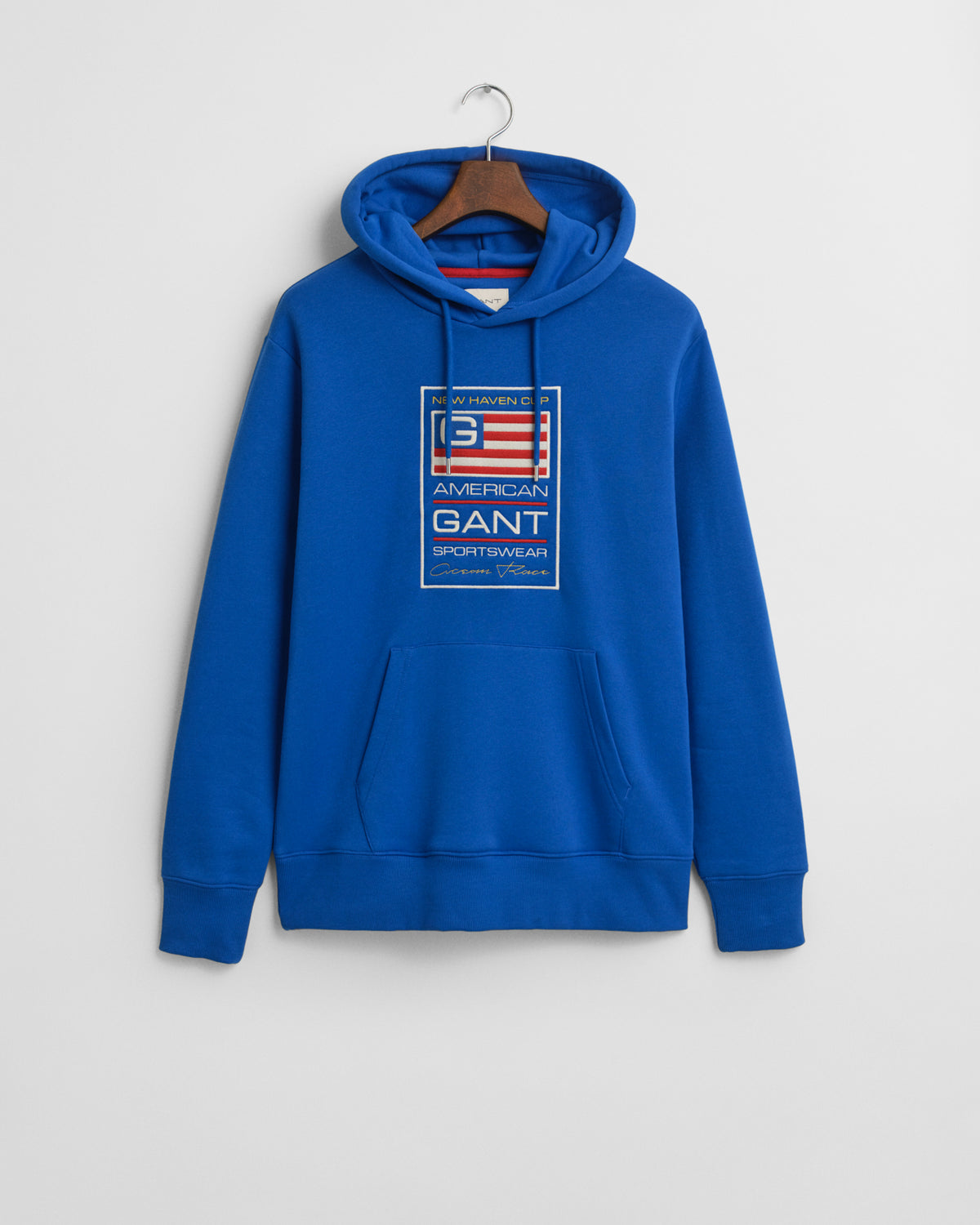 LAPIS BLUE, GRAPHIC SWEAT HOODIE, FLAT-LAY BY GANT AU.