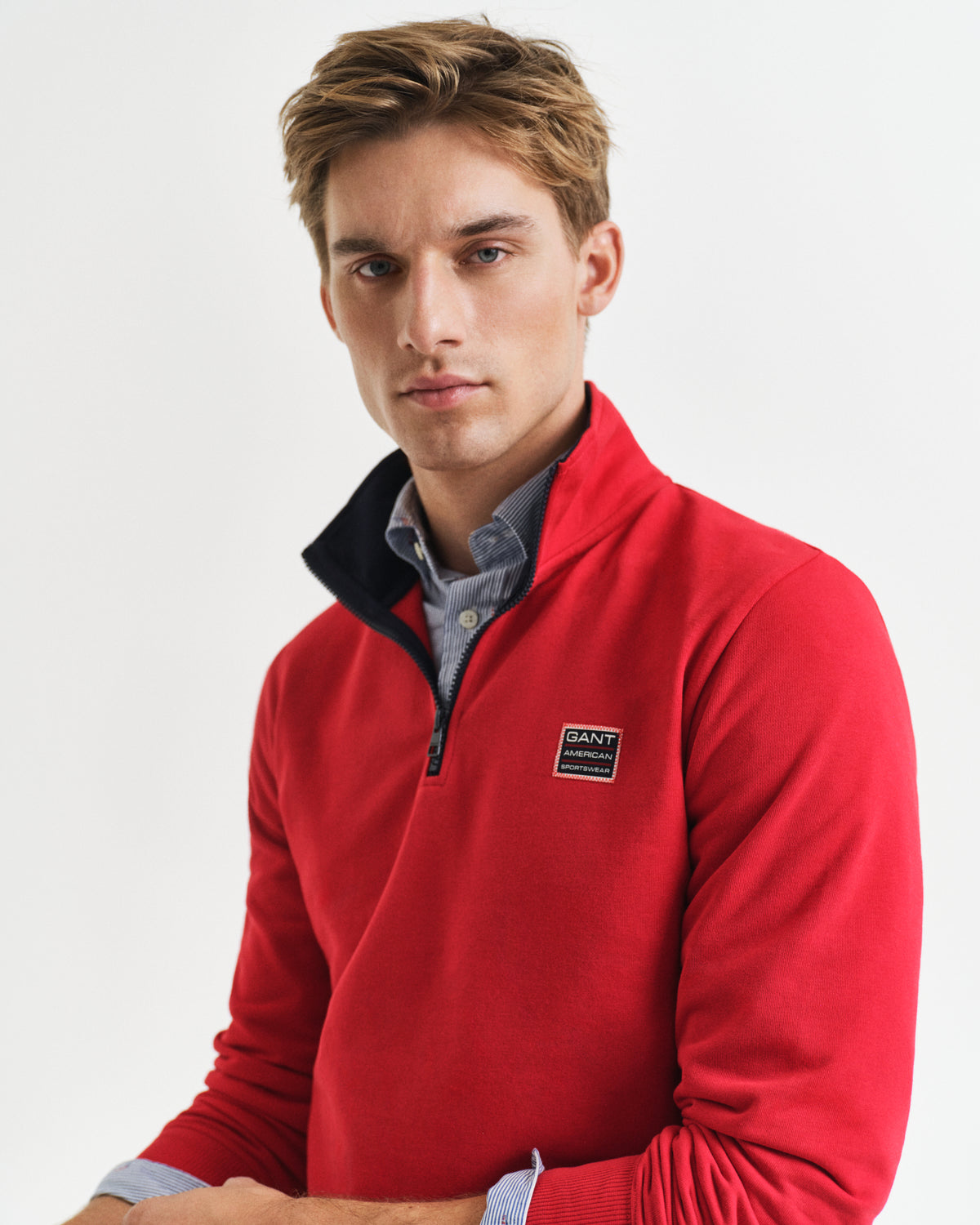 RUBY RED, CONTRAST HALF ZIP, CLOSE-UP BY GANT AU.