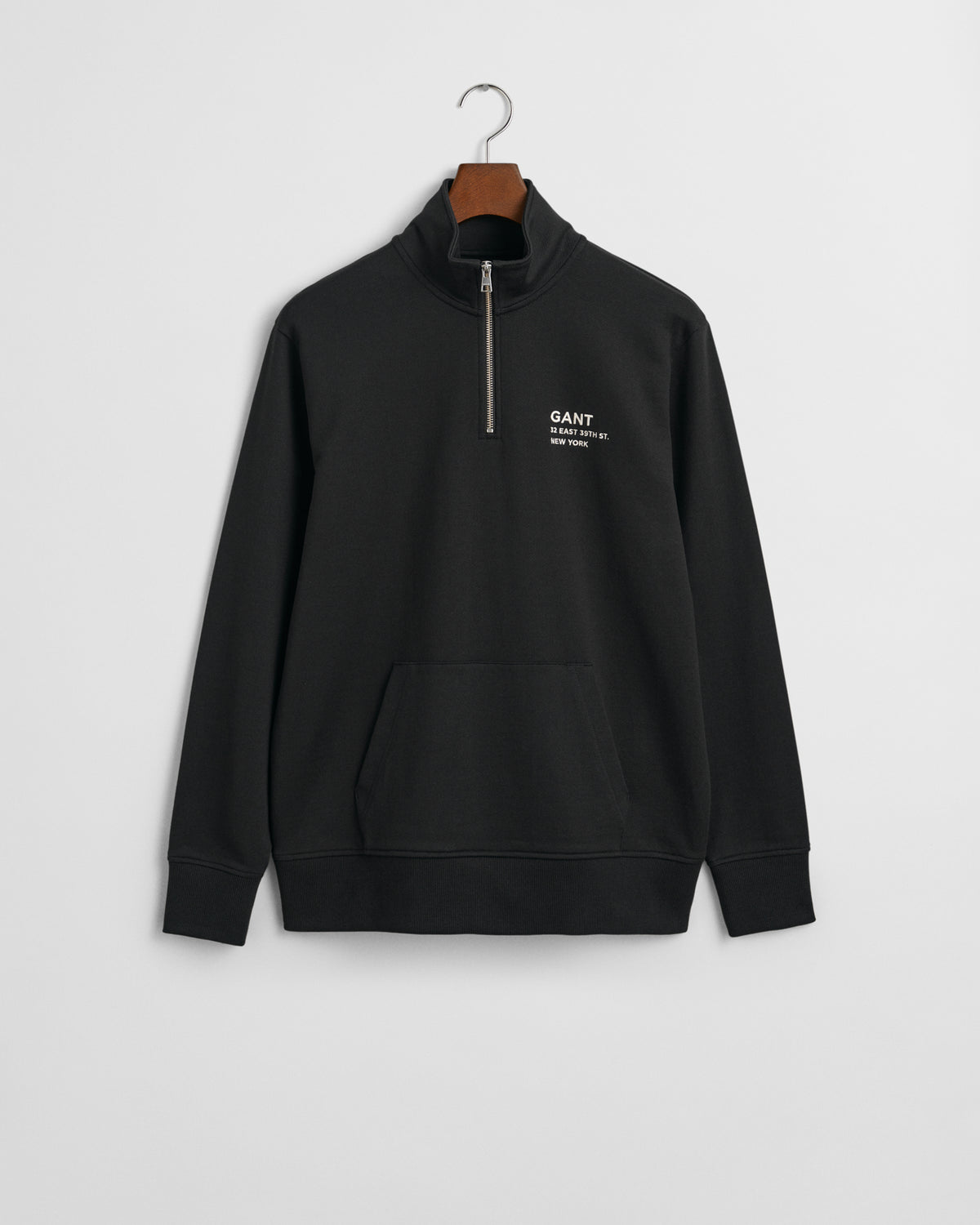 BLACK, SMALL GRAPHIC HALF ZIP SWEAT BY GANT AU.