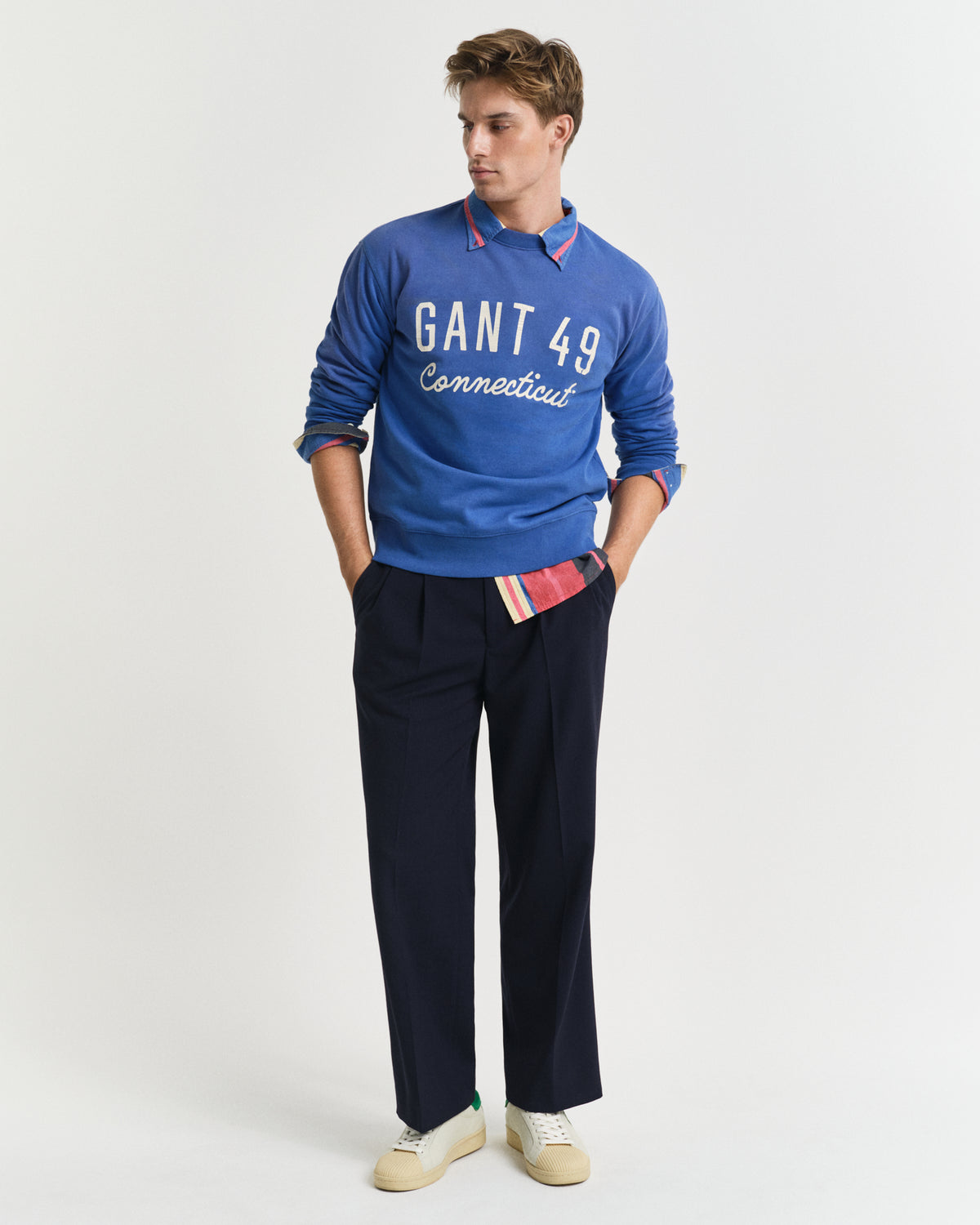 RICH BLUE, GRAPHIC SWEAT C-NECK BY GANT AU.