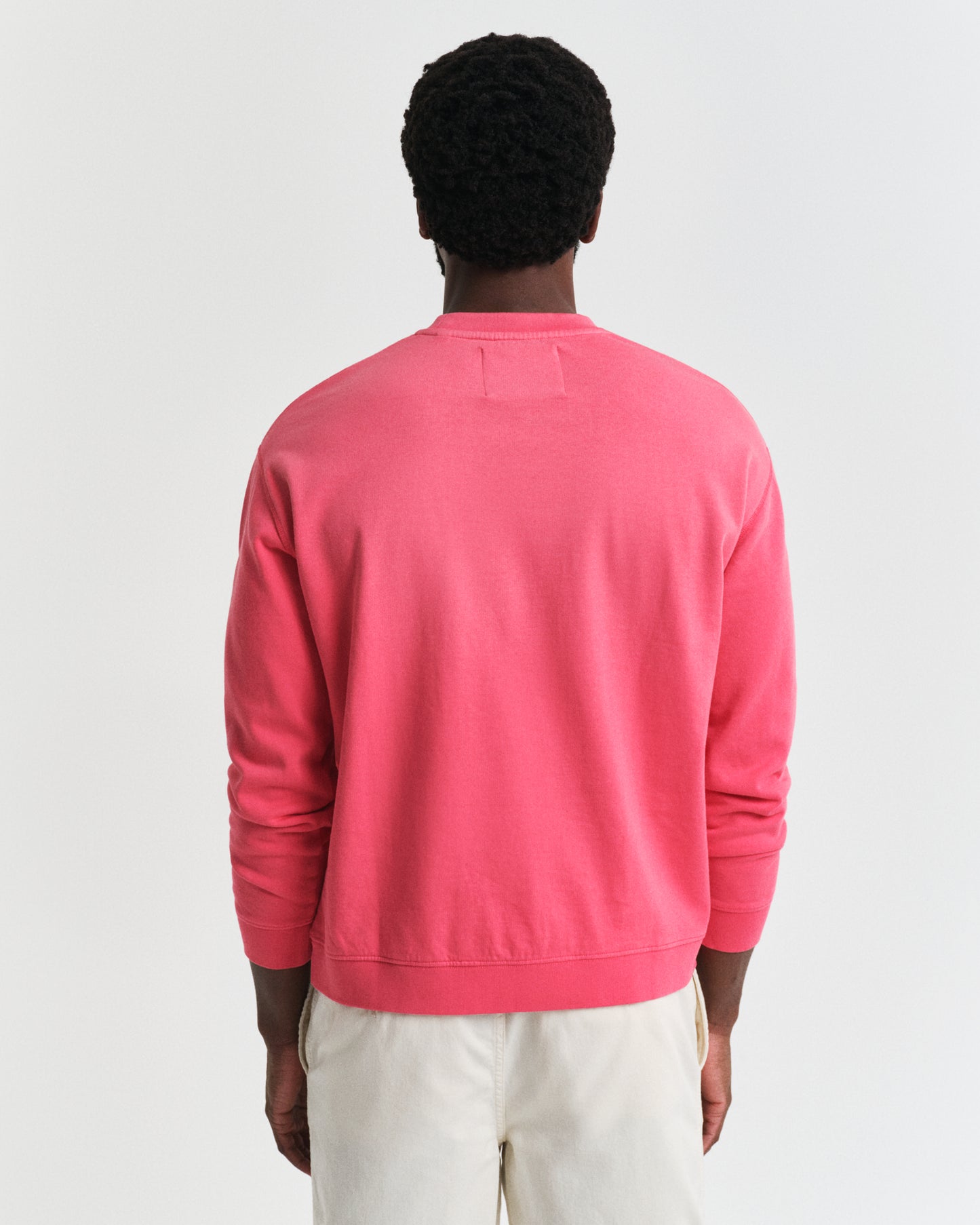 WATERMELON RED, GRAPHIC SWEAT C-NECK, BACK-VIEW BY GANT AU.