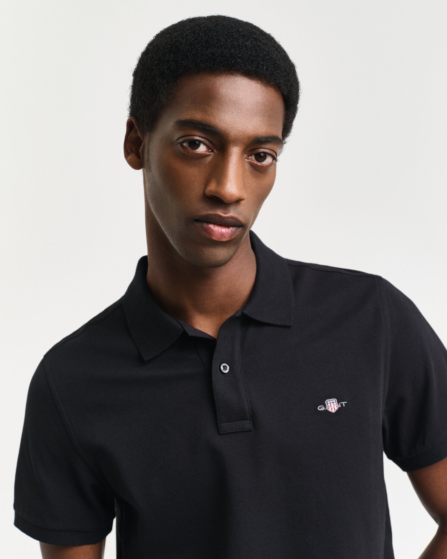 BLACK, REG SHIELD SS PIQUE POLO, CLOSE-UP BY GANT AU.