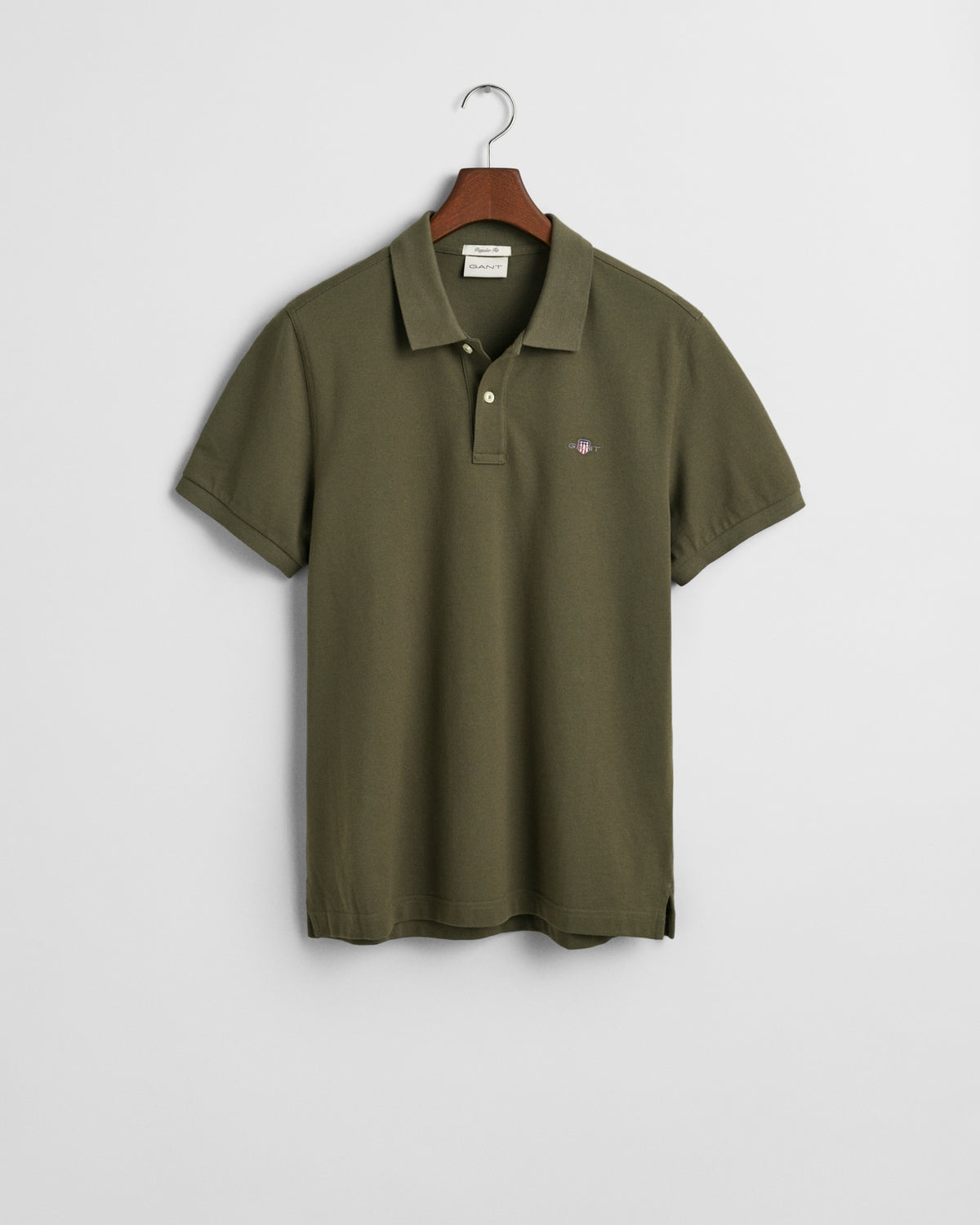 JUNIPER GREEN, REG SHIELD SS PIQUE POLO, FLAT-LAY BY GANT AU.