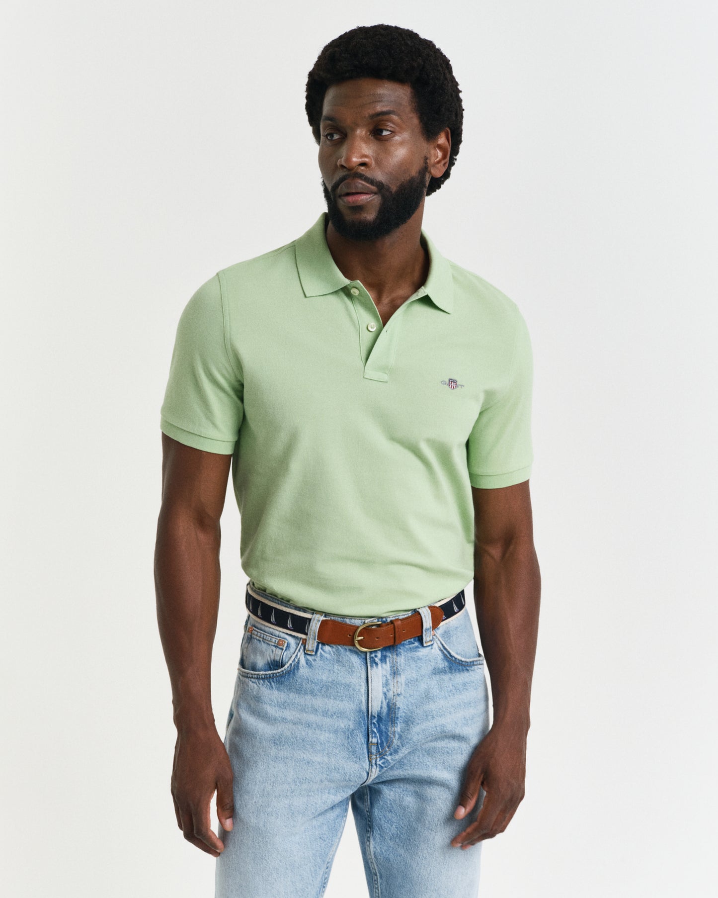 APPLE GREEN, REG SHIELD SS PIQUE POLO, FRONT-VIEW BY GANT AU.