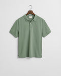 KALAMATA GREEN, REG SHIELD SS PIQUE POLO, FLAT-LAY BY GANT AU.