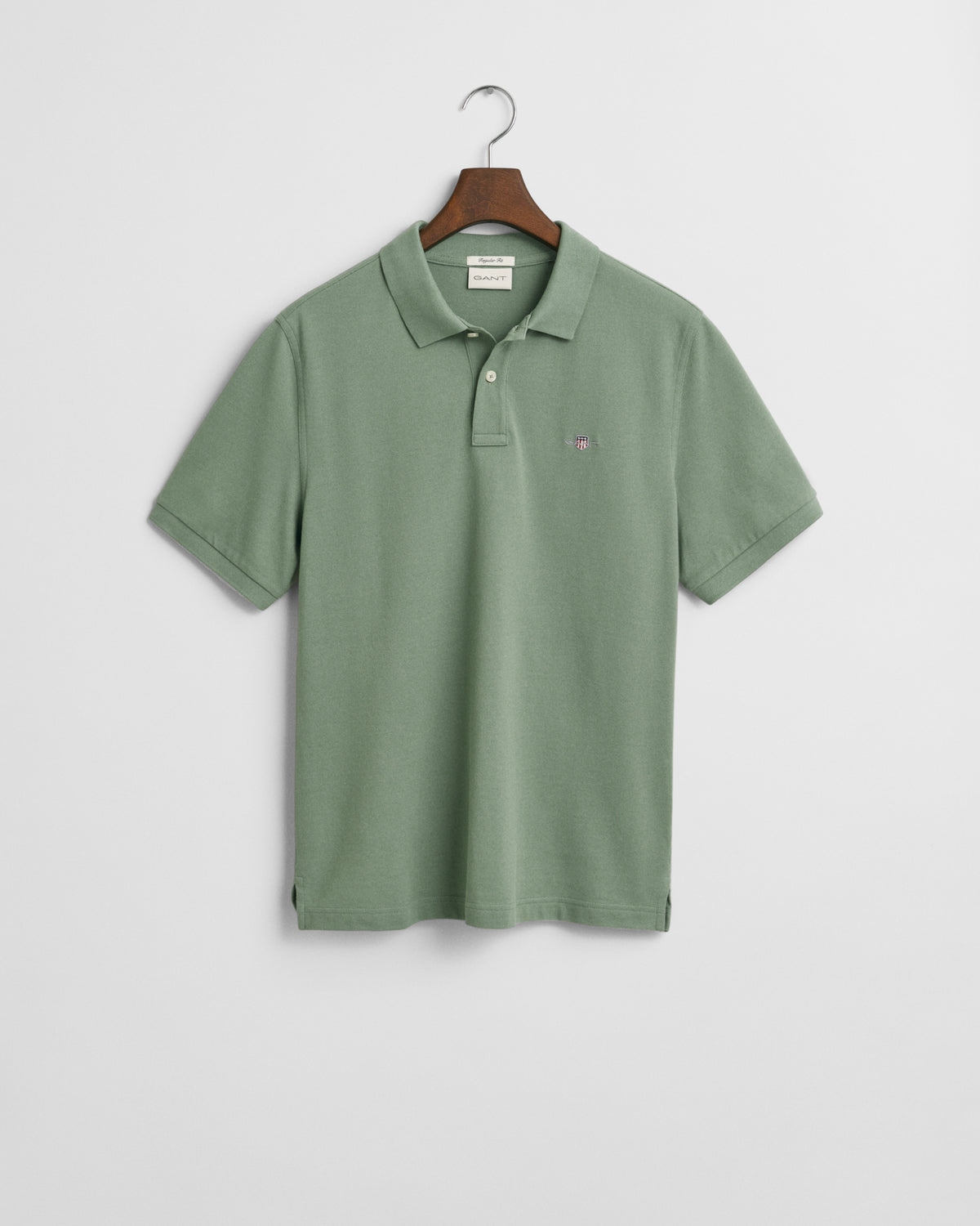 KALAMATA GREEN, REG SHIELD SS PIQUE POLO, FLAT-LAY BY GANT AU.