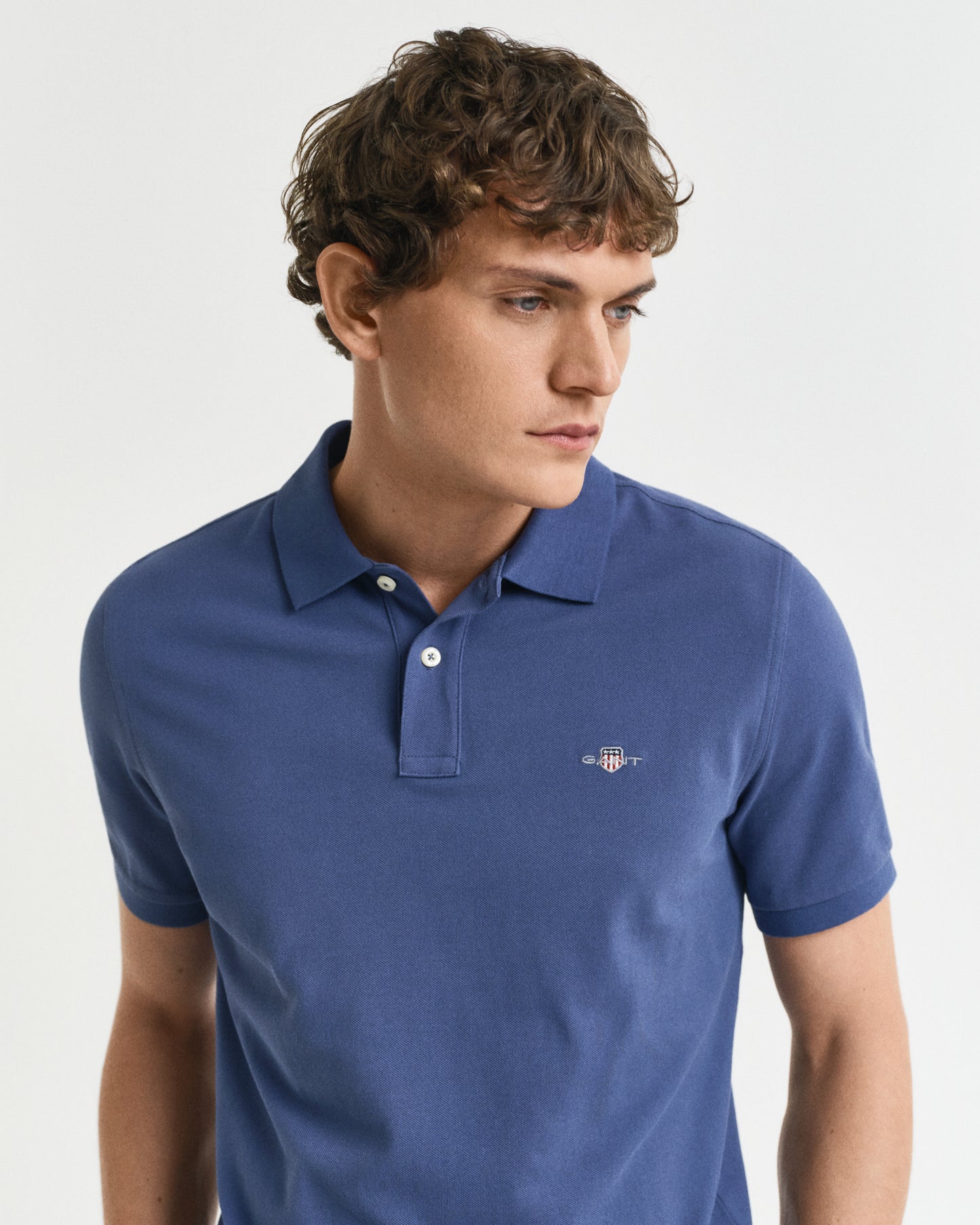 DUSTY NAVY, REG SHIELD SS PIQUE POLO, CLOSE-UP BY GANT AU.