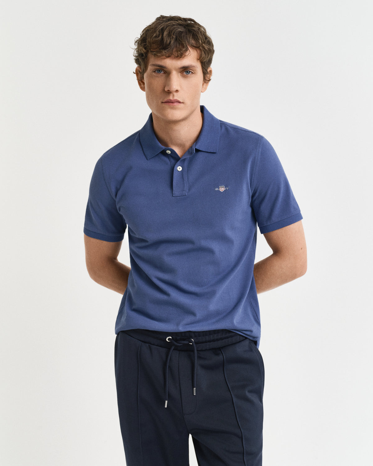 DUSTY NAVY, REG SHIELD SS PIQUE POLO, FRONT-VIEW BY GANT AU.