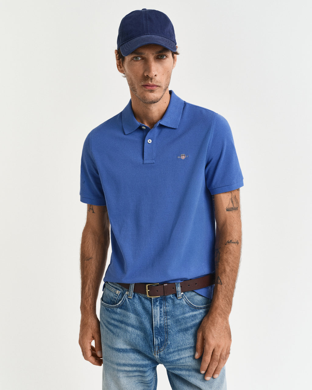 RICH BLUE, REG SHIELD SS PIQUE POLO, FRONT-VIEW BY GANT AU.