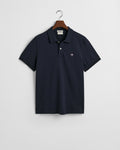 EVENING BLUE, REG SHIELD SS PIQUE POLO, FLAT-LAY BY GANT AU.
