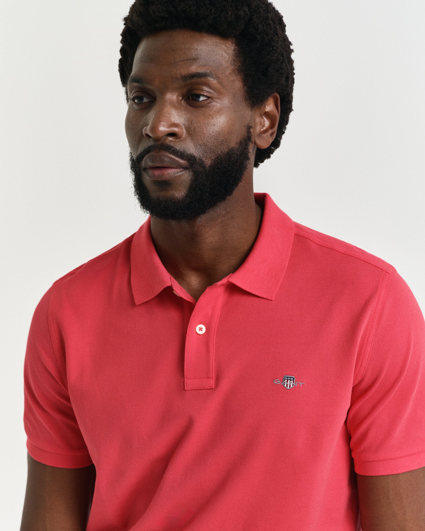 WATERMELON RED, REG SHIELD SS PIQUE POLO, CLOSE-UP BY GANT AU.