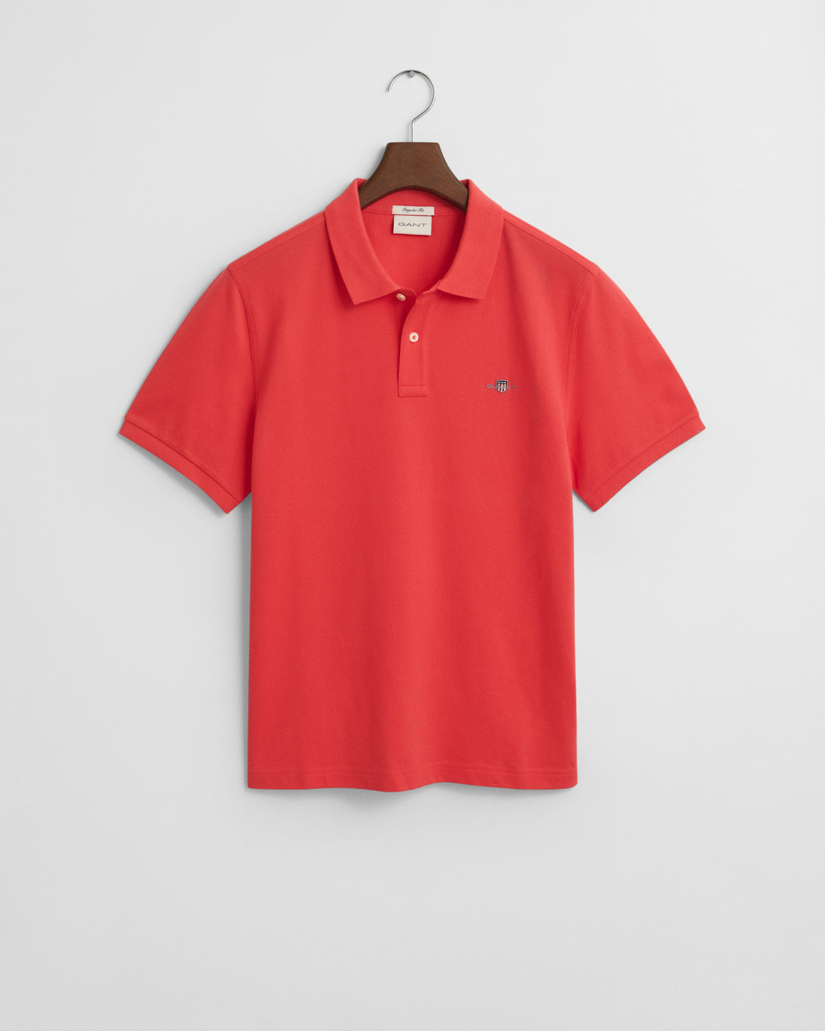 WATERMELON RED, REG SHIELD SS PIQUE POLO, FLAT-LAY BY GANT AU.