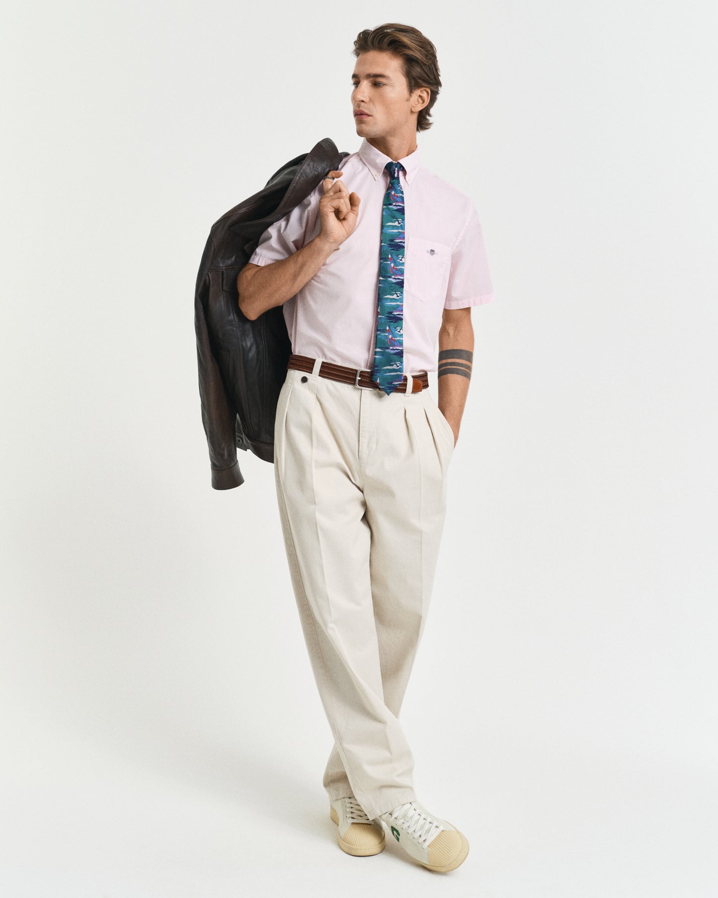LIGHT PINK, REG CLASSIC POPLIN SS SHIRT BY GANT AU.
