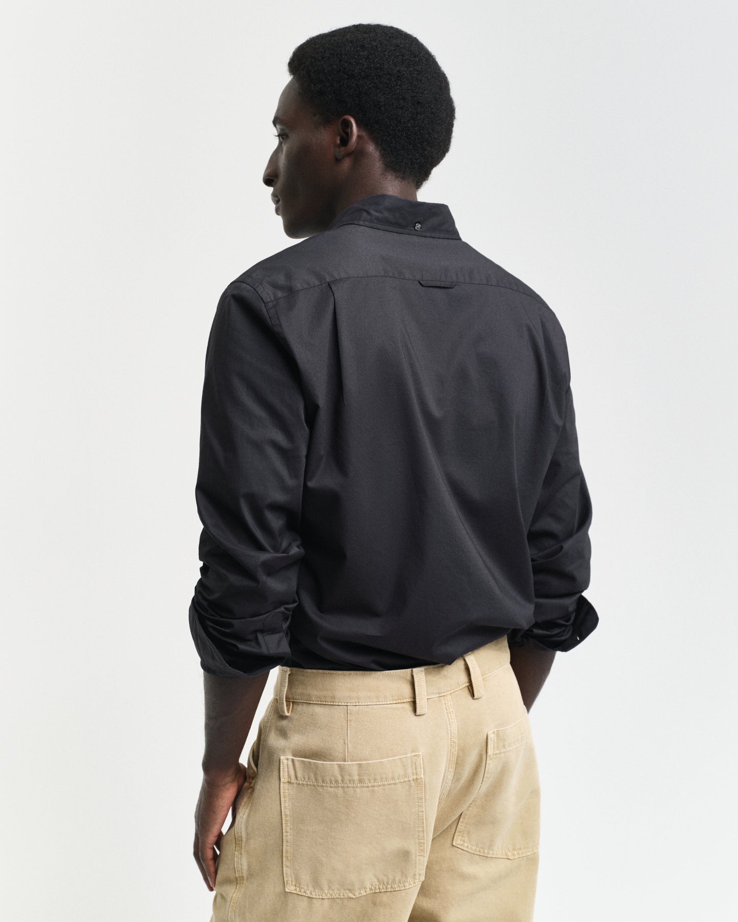 BLACK, SLIM CLASSIC POPLIN SHIRT, BACK-VIEW BY GANT AU.