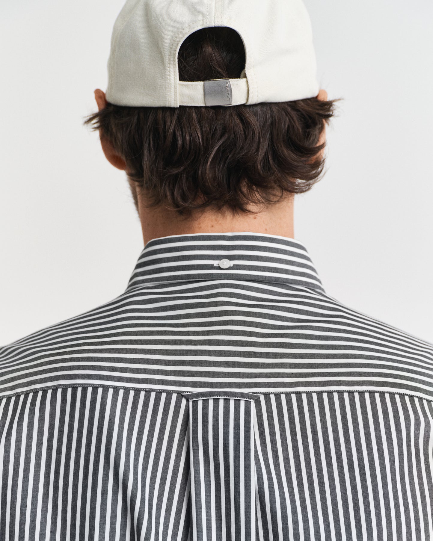 MODEL WEARING REG CLASSIC POPLIN STRIPE SHIRT