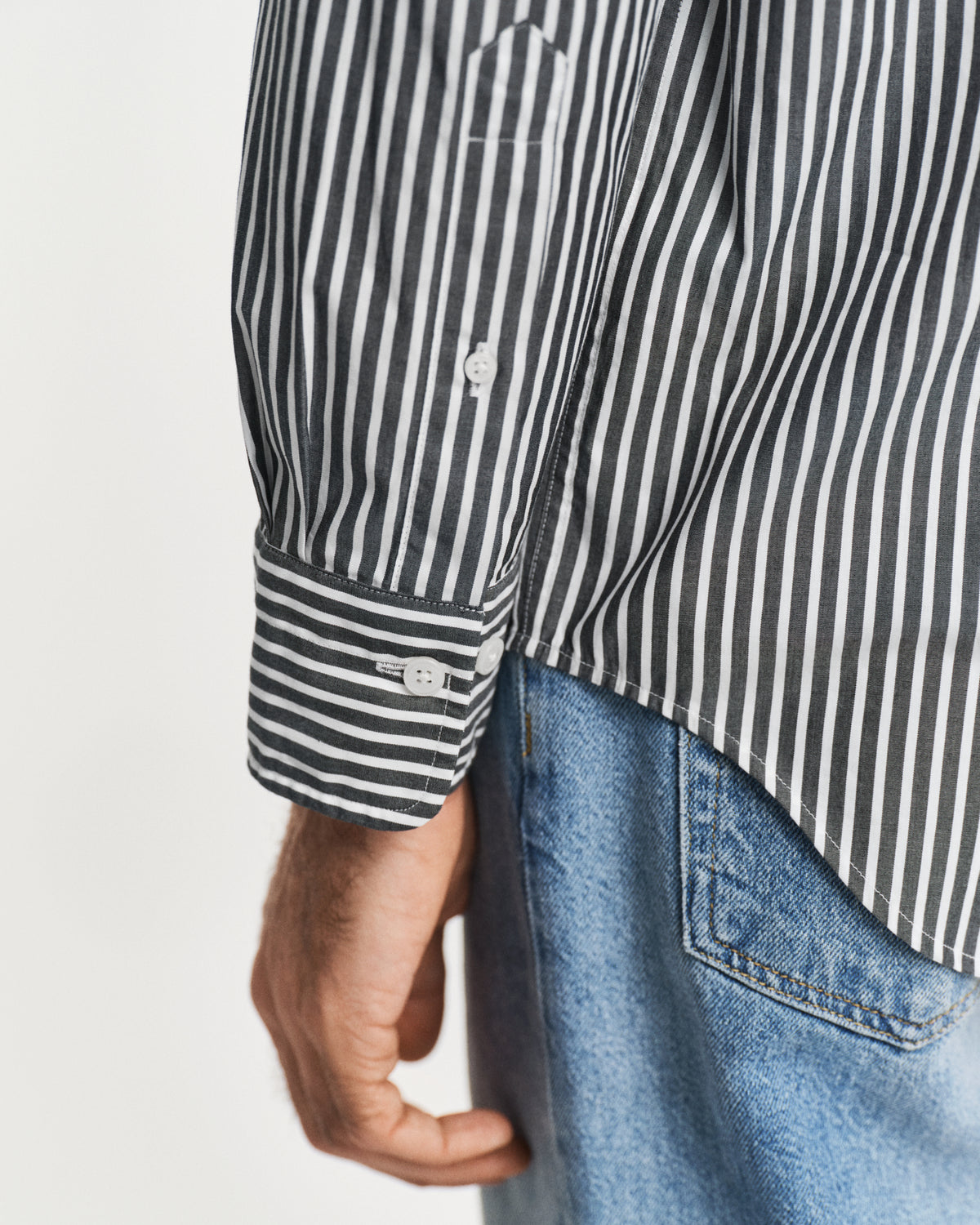 BLACK, REG CLASSIC POPLIN STRIPE SHIRT, CLOSE-UP BY GANT AU.