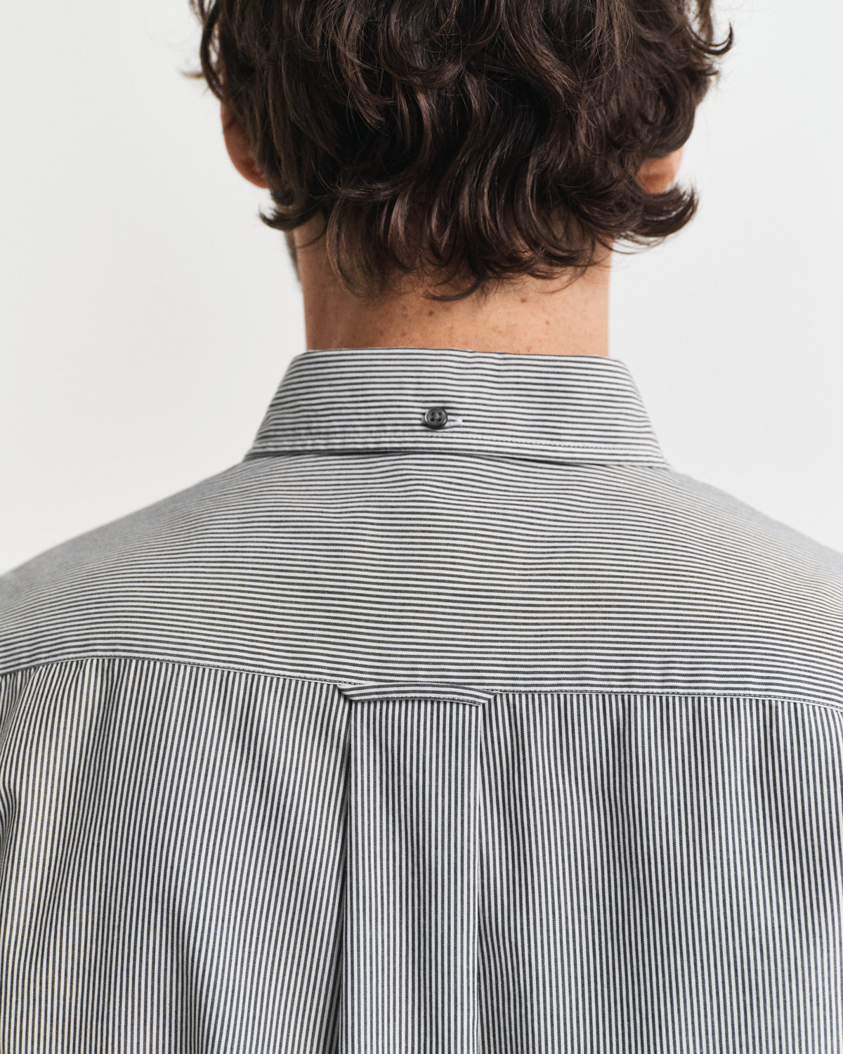 BLACK, REG CLASSIC POPLIN BANKER SHIRT, CLOSE-UP BY GANT AU.