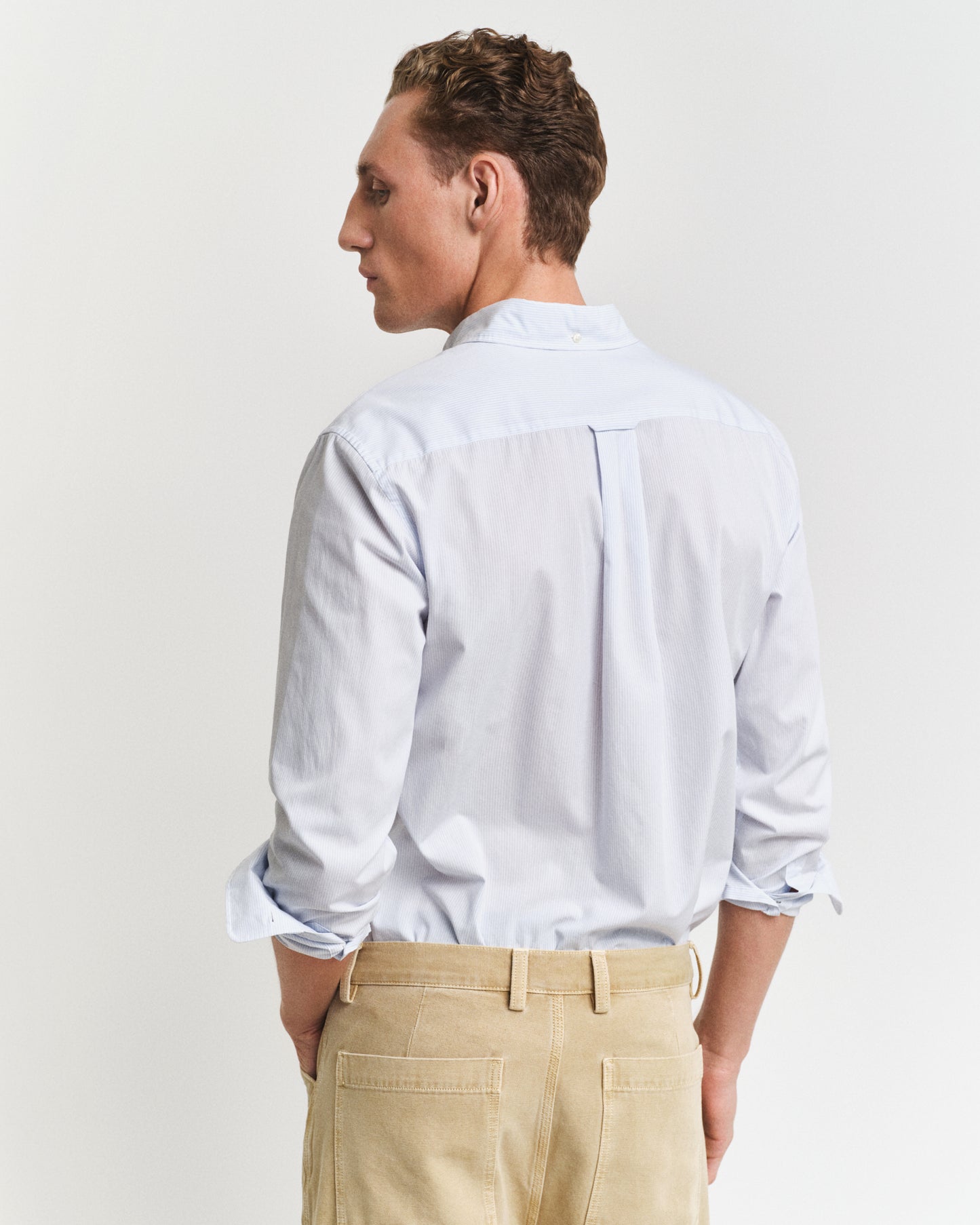 LIGHT BLUE, REG CLASSIC POPLIN BANKER SHIRT, BACK-VIEW BY GANT AU.