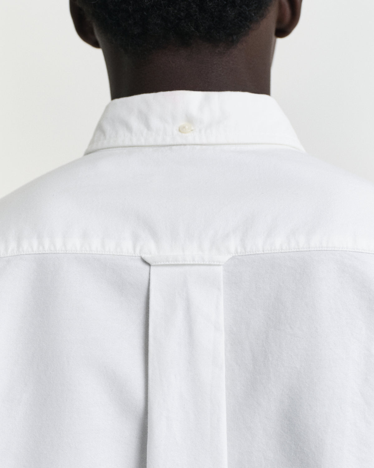 MODEL WEARING REG CLASSIC OXFORD SHIRT