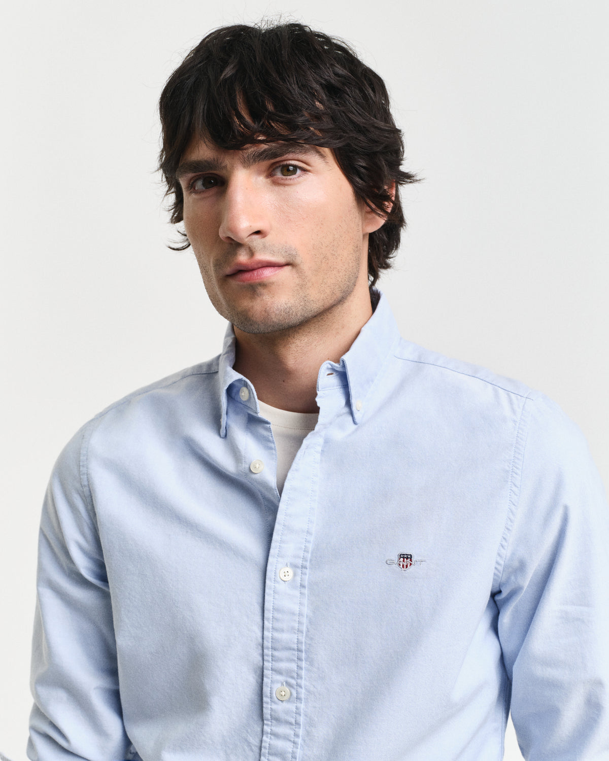 MODEL WEARING SLIM CLASSIC OXFORD SHIRT