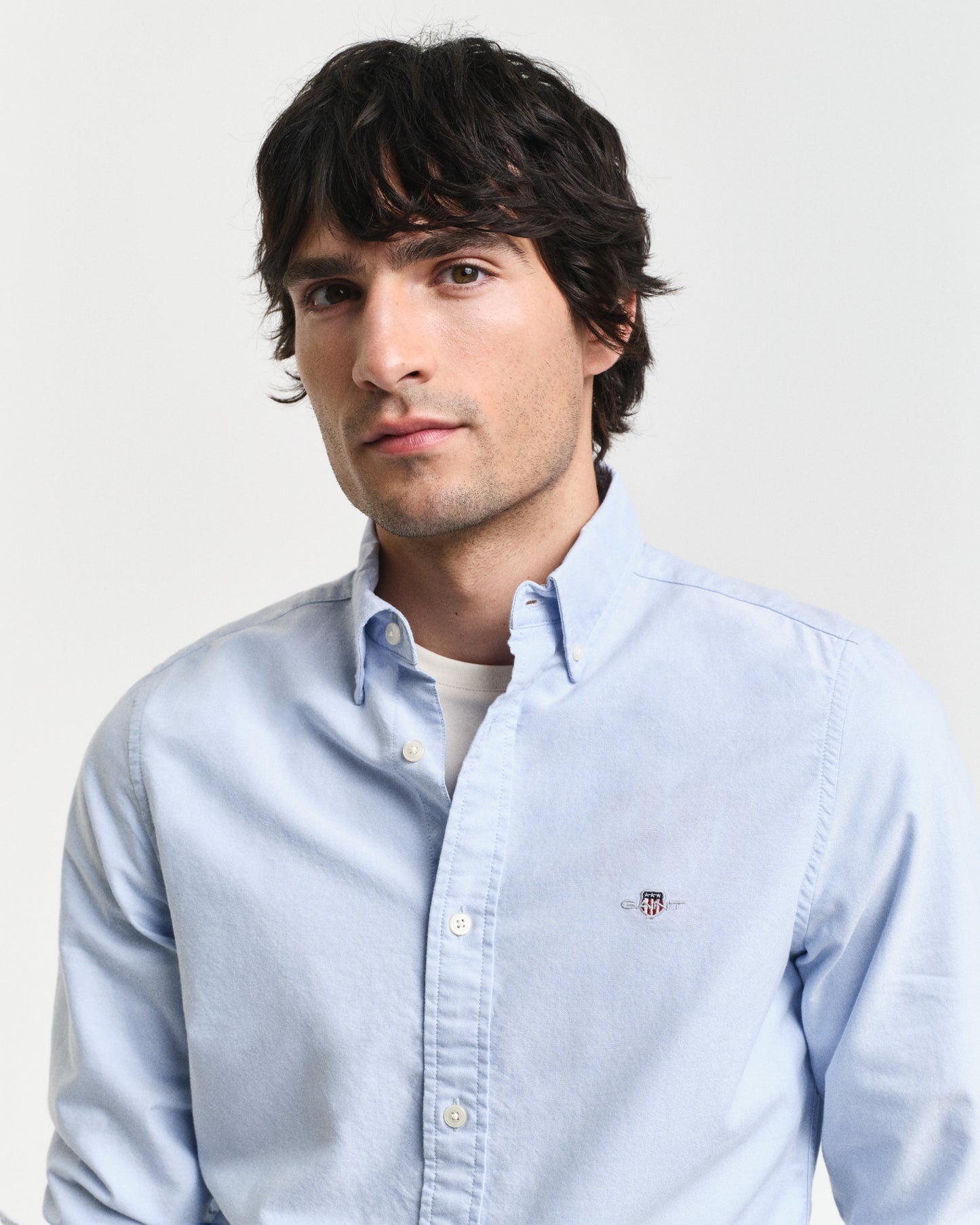 MODEL WEARING SLIM CLASSIC OXFORD SHIRT